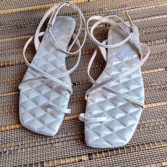 Jessica Simpson Silver Quilted Gladiator Strap Sandals Women's Size 9 - Picture 12 of 13